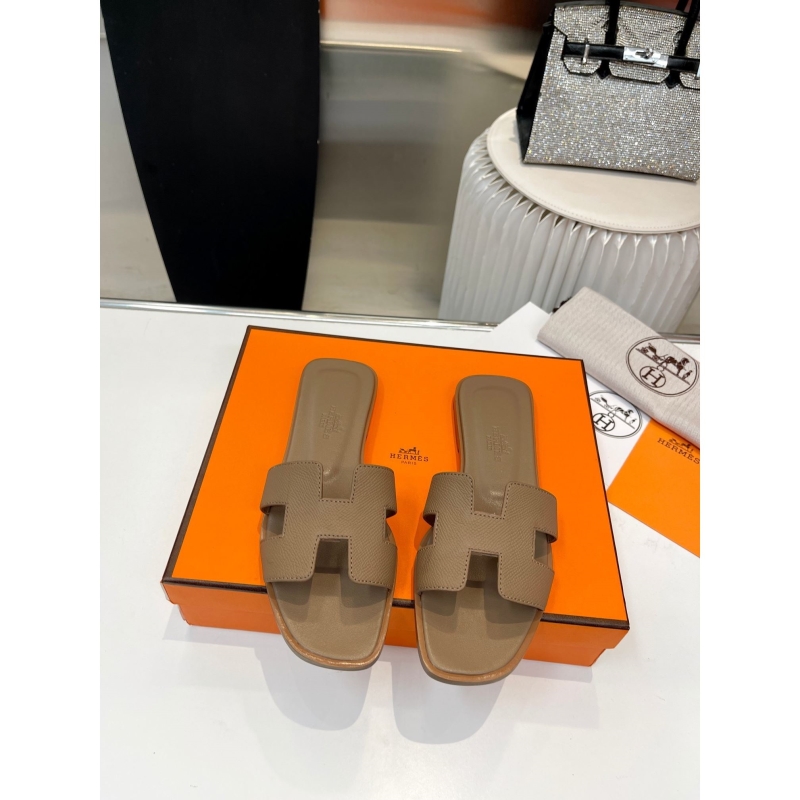 H**mes slippers